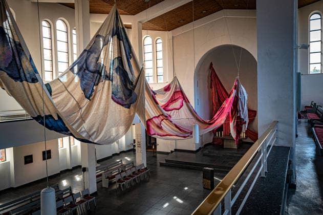 Berlin Mitte Tiergarten; das Kulturforum : Kirche St. Matthäus am Matthäikirchplatz; Ausstellung: Als ich dachte es sei Luft - eine Installation von Nadine Schemmann - 26.08.2026 Kulturforum *** Berlin Mitte, Tiergarten, Kulturforum, St. Matthäus Church on Matthäikirchplatz, Exhibition: When I Thought It Was Air, an installation by Nadine Schemmann, August 26, 2026, Kulturforum