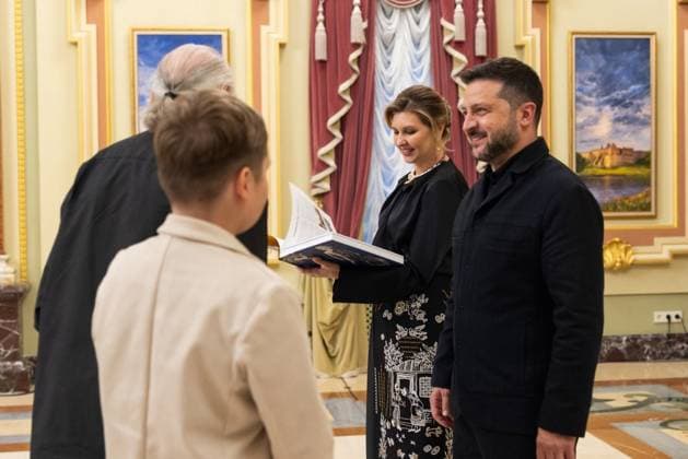 Zelensky Presents National Legend of Ukraine Awards Ukrainian President Volodymyr Zelensky presents the National Legend of Ukraine awards to a number of military personnel and civilians during a ceremony in Ukraine on August 26, 2026. Photo by PRESIDENT OF UKRAINE apaimages Ukraine Ukraine Ukraine 260826_Ukraine_UPO_00(20).jpeg Copyright: xapaimagesxPRESIDENTxOFxUKRAINEx xapaimagesx