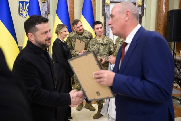 Zelensky Presents National Legend of Ukraine Awards Ukrainian President Volodymyr Zelensky presents the National Legend of Ukraine awards to a number of military personnel and civilians during a ceremony in Ukraine on August 26, 2026. Photo by PRESIDENT OF UKRAINE apaimages Ukraine Ukraine Ukraine 260826_Ukraine_UPO_00(18).jpeg Copyright: xapaimagesxPRESIDENTxOFxUKRAINEx xapaimagesx