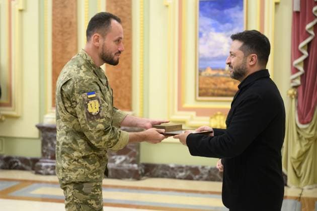 Zelensky Presents National Legend of Ukraine Awards Ukrainian President Volodymyr Zelensky presents the National Legend of Ukraine awards to a number of military personnel and civilians during a ceremony in Ukraine on August 26, 2026. Photo by PRESIDENT OF UKRAINE apaimages Ukraine Ukraine Ukraine 260826_Ukraine_UPO_00(25).jpeg Copyright: xapaimagesxPRESIDENTxOFxUKRAINEx xapaimagesx