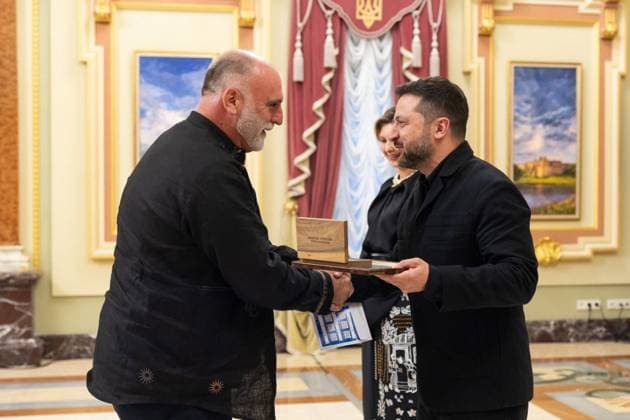 Zelensky Presents National Legend of Ukraine Awards Ukrainian President Volodymyr Zelensky presents the National Legend of Ukraine awards to a number of military personnel and civilians during a ceremony in Ukraine on August 26, 2026. Photo by PRESIDENT OF UKRAINE apaimages Ukraine Ukraine Ukraine 260826_Ukraine_UPO_00(31).jpeg Copyright: xapaimagesxPRESIDENTxOFxUKRAINEx xapaimagesx