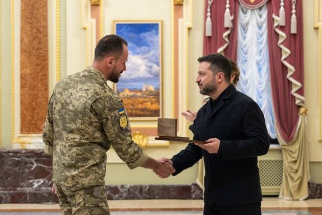 Zelensky Presents National Legend of Ukraine Awards Ukrainian President Volodymyr Zelensky presents the National Legend of Ukraine awards to a number of military personnel and civilians during a ceremony in Ukraine on August 26, 2026. Photo by PRESIDENT OF UKRAINE apaimages Ukraine Ukraine Ukraine 260826_Ukraine_UPO_00(6).jpeg Copyright: xapaimagesxPRESIDENTxOFxUKRAINEx xapaimagesx