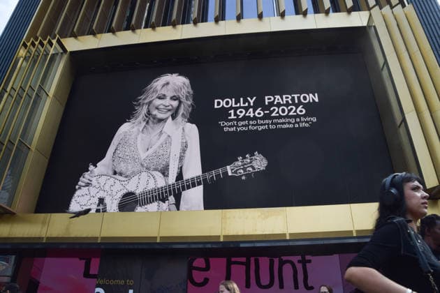 August 26, 2026, London, England, United Kingdom: A tribute to Dolly Parton is displayed at the arts and entertainment venue Outernet in LondonÃ¢â‚¬â ¢s West End. The country music legend and actress died aged 80. London United Kingdom - ZUMAv130 20260826_zip_v130_001 Copyright: xVukxValcicx