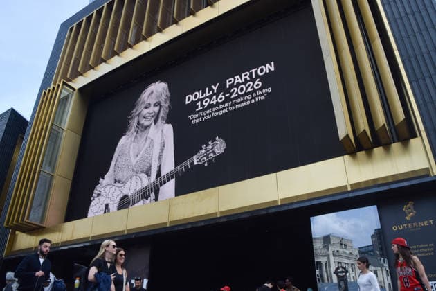 August 26, 2026, London, England, United Kingdom: A tribute to Dolly Parton is displayed at the arts and entertainment venue Outernet in LondonÃ¢â‚¬â ¢s West End. The country music legend and actress died aged 80. London United Kingdom  - ZUMAv130 20260826_zip_v130_005 Copyright: xVukxValcicx