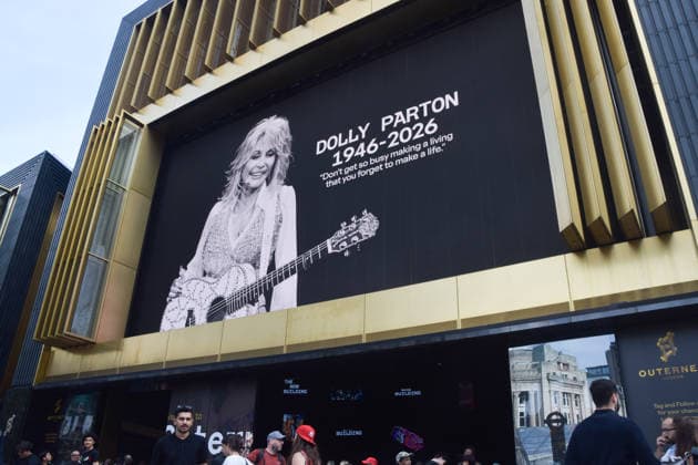 August 26, 2026, London, England, United Kingdom: A tribute to Dolly Parton is displayed at the arts and entertainment venue Outernet in LondonÃ¢â‚¬â ¢s West End. The country music legend and actress died aged 80. London United Kingdom  - ZUMAv130 20260826_zip_v130_015 Copyright: xVukxValcicx