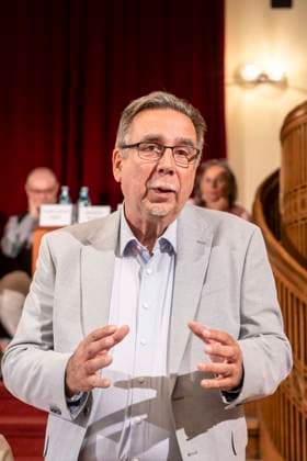 ABB SCHLOSSPARK- Manfred Langer zu Gast bei der Jahrespressekonferenz zur Spielzeit 2026 27 im Schlosspark Theater 26.AUGUST 2026 in Berlin Berlin Deutschland