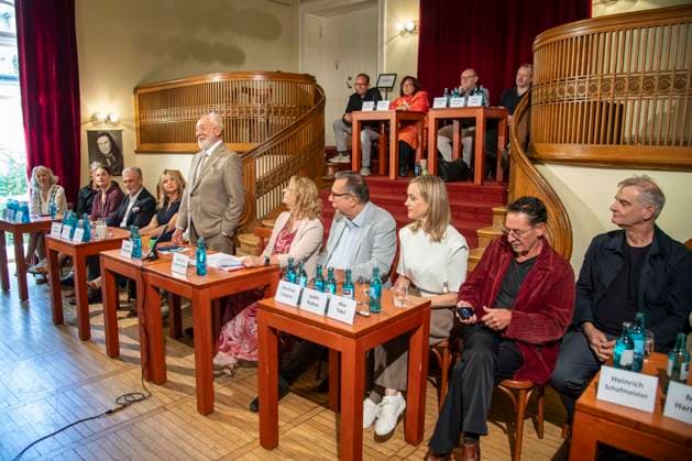 ABB SCHLOSSPARK- Irene Christ (Regie), Isabel Polak, Marko Pustisek, Barbara Maria Sava, Dieter Hallervorden, Nathalie Hallervorden, Manfred Langer, Judith Richter, Max Tidof und Heinrich Schafmeister zu Gast bei der Jahrespressekonferenz zur Spielzeit 2026 27 im Schlosspark Theater 26.AUGUST 2026 in Berlin Berlin Deutschland