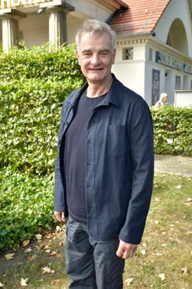 Heinrich Schafmeister bei der Jahrespressekonferenz zur Spielzeit 2026 27 im Schlosspark Theater. Berlin, 26.08.2026