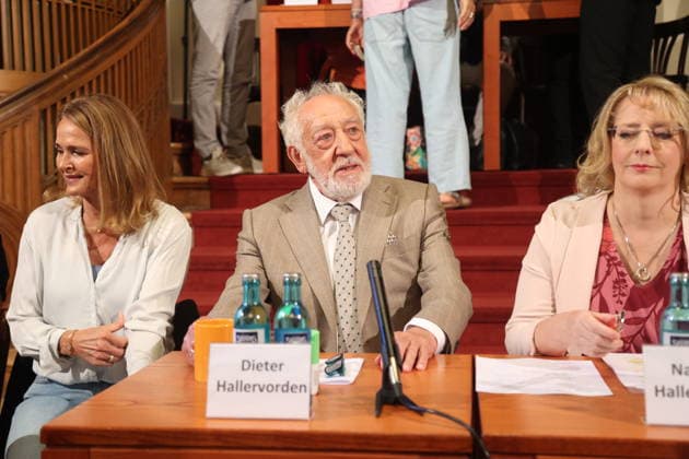 Christiane Zander, Dieter Hallervorden und Nathalie Hallervorden bei der Jahrespressekonferenz zur Spielzeit 2026 27 im Schlosspark Theater. Berlin, 26.08.2026 Copyright: xAgenturxMatthiasxWehnertx xM.xGränzdörferx