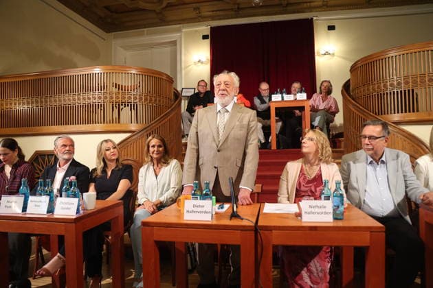 Christiane Zander, Dieter Hallervorden und Nathalie Hallervorden bei der Jahrespressekonferenz zur Spielzeit 2026 27 im Schlosspark Theater. Berlin, 26.08.2026 Copyright: xAgenturxMatthiasxWehnertx xM.xGränzdörferx