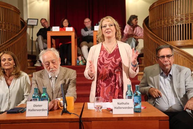 Christiane Zander, Dieter Hallervorden und Nathalie Hallervorden bei der Jahrespressekonferenz zur Spielzeit 2026 27 im Schlosspark Theater. Berlin, 26.08.2026 Copyright: xAgenturxMatthiasxWehnertx xM.xGränzdörferx