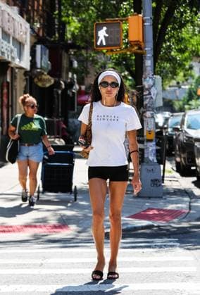 Zoe Kravitz is seen out this afternoon in New York City Zoe Kravitz is seen out this afternoon in New York City. 26 Aug 2026 Pictured: Zoe Kravitz.  Copyright: xThexMegaxAgencyxEricxKowalskyx xMEGAx