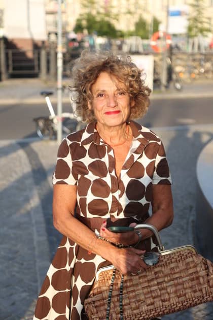 Adriana Altaras bei der Ankunft zum festlichen Empfang anlässlich der Eröffnung der 15. UFA Filmnächte im Kolonnadenhof auf der Museumsinsel in Berlin. Berlin, 26.08.2026 Copyright: xAgenturxMatthiasxWehnertx xM.xGränzdörferx