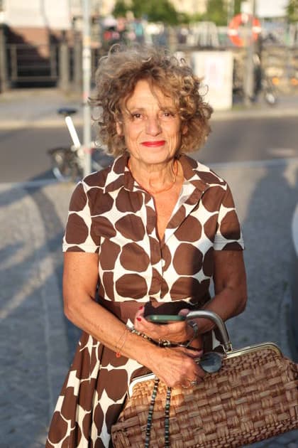 Adriana Altaras bei der Ankunft zum festlichen Empfang anlässlich der Eröffnung der 15. UFA Filmnächte im Kolonnadenhof auf der Museumsinsel in Berlin. Berlin, 26.08.2026 Copyright: xAgenturxMatthiasxWehnertx xM.xGränzdörferx