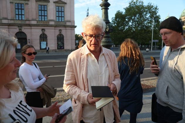 Dominic Raacke bei der Ankunft zum festlichen Empfang anlässlich der Eröffnung der 15. UFA Filmnächte im Kolonnadenhof auf der Museumsinsel in Berlin. Berlin, 26.08.2026 Copyright: xAgenturxMatthiasxWehnertx xM.xGränzdörferx