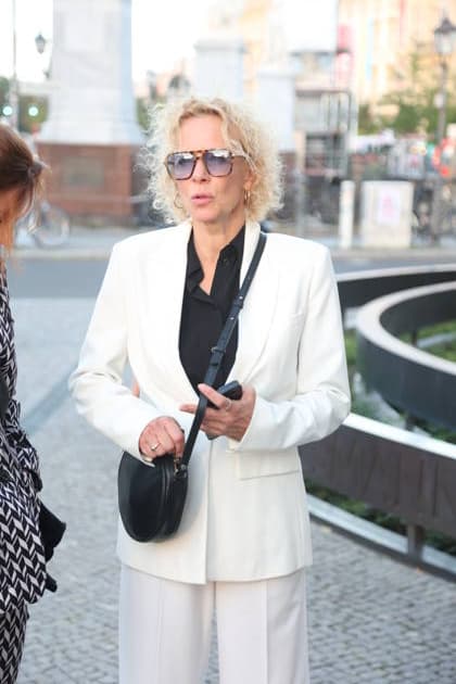 Katja Riemann bei der Ankunft zum festlichen Empfang anlässlich der Eröffnung der 15. UFA Filmnächte im Kolonnadenhof auf der Museumsinsel in Berlin. Berlin, 26.08.2026 Copyright: xAgenturxMatthiasxWehnertx xM.xGränzdörferx