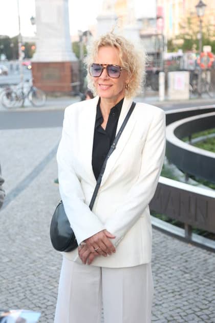 Katja Riemann bei der Ankunft zum festlichen Empfang anlässlich der Eröffnung der 15. UFA Filmnächte im Kolonnadenhof auf der Museumsinsel in Berlin. Berlin, 26.08.2026 Copyright: xAgenturxMatthiasxWehnertx xM.xGränzdörferx