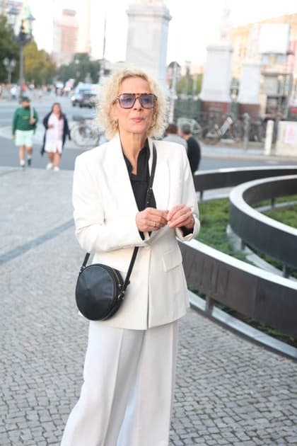 Katja Riemann bei der Ankunft zum festlichen Empfang anlässlich der Eröffnung der 15. UFA Filmnächte im Kolonnadenhof auf der Museumsinsel in Berlin. Berlin, 26.08.2026 Copyright: xAgenturxMatthiasxWehnertx xM.xGränzdörferx