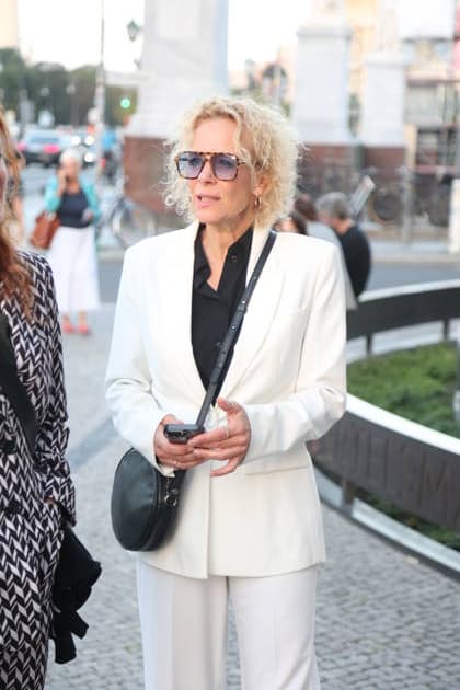 Katja Riemann bei der Ankunft zum festlichen Empfang anlässlich der Eröffnung der 15. UFA Filmnächte im Kolonnadenhof auf der Museumsinsel in Berlin. Berlin, 26.08.2026 Copyright: xAgenturxMatthiasxWehnertx xM.xGränzdörferx