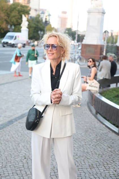 Katja Riemann bei der Ankunft zum festlichen Empfang anlässlich der Eröffnung der 15. UFA Filmnächte im Kolonnadenhof auf der Museumsinsel in Berlin. Berlin, 26.08.2026 Copyright: xAgenturxMatthiasxWehnertx xM.xGränzdörferx