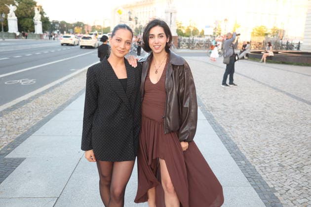 Shaolyn Fernandez und Suri Abbassi bei der Ankunft zum festlichen Empfang anlässlich der Eröffnung der 15. UFA Filmnächte im Kolonnadenhof auf der Museumsinsel in Berlin. Berlin, 26.08.2026 Copyright: xAgenturxMatthiasxWehnertx xM.xGränzdörferx