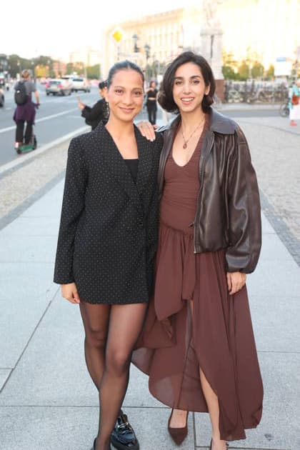 Shaolyn Fernandez und Suri Abbassi bei der Ankunft zum festlichen Empfang anlässlich der Eröffnung der 15. UFA Filmnächte im Kolonnadenhof auf der Museumsinsel in Berlin. Berlin, 26.08.2026 Copyright: xAgenturxMatthiasxWehnertx xM.xGränzdörferx
