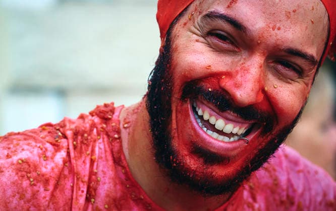 (260826) -- BUNOL(SPAIN), Aug. 26, 2026 -- A reveller is pictured during the annual tomato fight (La Tomatina) in Bunol near Valencia, Spain, Aug. 26, 2026. (Photo by Xinhua) SPAIN-BUNOL-TOMATO FIGHT PabloxMorano 
