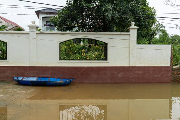 Flooding disrupts life along Vietnam’s riverbanks AN LAC, VIETNAM - AUGUST 26: Floodwaters surround villages along the Cau River after it overflowed following heavy rainfall in An Lac, northern Vietnam on August 26, 2026. Many residents in affected areas have been evacuated as rising water levels inundated homes, roads and agricultural land, leaving some communities partially or completely submerged. Magdalena Chodownik Anadolu An Lac Vietnam. Editorial use only. Please get in touch for any other usage.  Copyright: x2026xAnadoluxMagdalenaxChodownikx