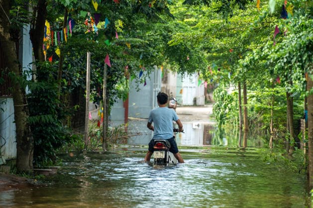 Flooding disrupts life along Vietnam’s riverbanks AN LAC, VIETNAM - AUGUST 26: A person drives a motorcycle through floodwaters surrounding villages along the Cau River after it overflowed following heavy rainfall in An Lac, northern Vietnam on August 26, 2026. Many residents in affected areas have been evacuated as rising water levels inundated homes, roads and agricultural land, leaving some communities partially or completely submerged. Magdalena Chodownik Anadolu An Lac Vietnam. Editorial use only. Please get in touch for any other usage.  Copyright: x2026xAnadoluxMagdalenaxChodownikx