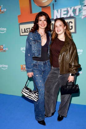 LOL Next , Premiere im AchtBerlin, Berlin, 26.08.2026 Victoria Schnadt und Lina Linella bei der Premiere von LOL Next im AchtBerlin in Berlin am 26.8.2026 Berlin AchtBerlin Copyright: xAnitaxBuggex