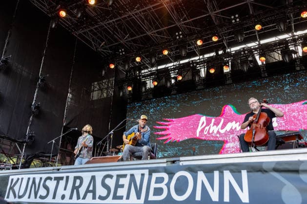 Konzert von Pohlmann auf dem Kunst!Rasen Bonn - 26.08.26 Der deutsche Singer-Songwriter Ingo Pohlmann als Special Guest von Fury in the Slaughterhouse beim Open-Air-Live-Auftritt vor 3.000 Zuschauern auf dem Kunst!Rasen Bonn. Bonn Gronau Nordrhein-Westfalen Deutschland Copyright: xMarcxJohnx