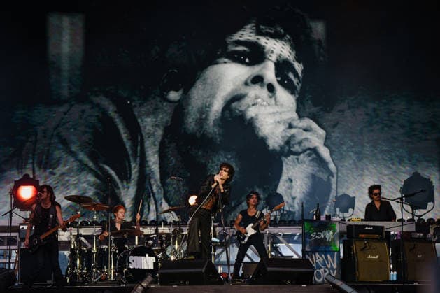 Sombr The artists on stage at the Rock en Seine 2026 festival at the Saint Cloud estate on August 26, 2026 Alexandre Fumeron Bestimage The artists on stage at the Rock en Seine 2026 festival at the Saint Cloud estate on August 26, 2026 Saint Cloud, France  Copyright: xAlexandrexFumeronx xBestimagexAlexandrexFumeronx xBestimagex