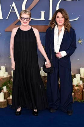 Dianne Wiest und Stockard Channing bei der Premiere des Kinofilms Practical Magic 2 - Zauberhafte Schwestern im Odeon Luxe Leicester Square. London, 26.08.2026