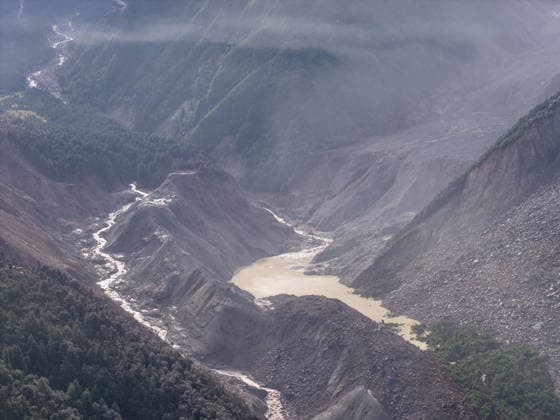 (260827) -- LHASA, Aug. 27, 2026 -- An aerial drone photo taken on Aug. 27, 2026 shows a barrier lake formed after a mudslide in Nepal. The mudslide caused significant casualties along the China-Nepal border ) (SpotNews) NEPAL-MUDSLIDE-SCENE LixJian 