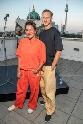 ABB FILMNACHT- Amy Mussul und Johannes Hendrik Langer zu Gast beim Eroeffnungsempfang zu den UFA Filmnaechten 2026 auf der Dachterrasse der Bertelsmann Repraesentanz am 26.AUGUST 2026 in Berlin Berlin Deutschland