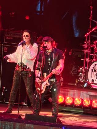 Alice Cooper and Johnny Depp: Hollywood Vampires concert at the Adidas Arena in Paris on August 26, 2026. Lionel Urman, Bestimage. Concert by the band Hollywood Vampires at the Adidas Arena in Paris on August 26, 2026. Paris, France  Copyright: xLIONELxURMANxx xBESTIMAGExLIONELxURMANxx xBESTIMAGEx