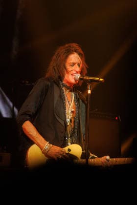 Joe Perry Hollywood Vampires concert at the Adidas Arena in Paris on August 26, 2026 Jasmine Aissaoui Bestimage Hollywood Vampires concert at the Adidas Arena in Paris on August 26, 2026 Paris, France  Copyright: xJasminexAissaouix xBestimagexJasminexAissaouix xBestimagex