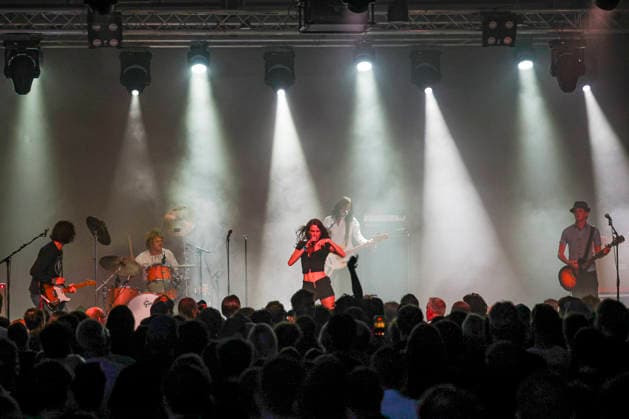 Bar Italia, Jezmi Tarik Fehmi, Nina Cristante und Sam Fenton beim Liveauftritt auf dem Pop Kultur Festival am 26.08.26 in Berlin. Bar Italia beim Pop Kultur Festival in Berlin