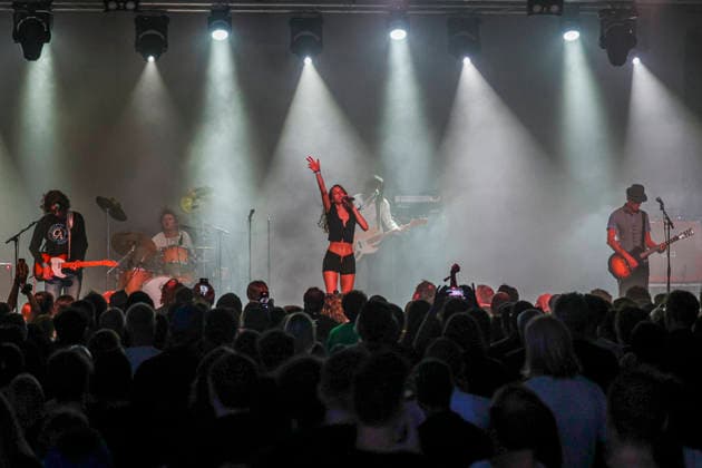 Bar Italia, Jezmi Tarik Fehmi, Nina Cristante und Sam Fenton beim Liveauftritt auf dem Pop Kultur Festival am 26.08.26 in Berlin. Bar Italia beim Pop Kultur Festival in Berlin