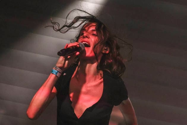 Bar Italia, Nina Cristante beim Liveauftritt auf dem Pop Kultur Festival am 26.08.26 in Berlin. Bar Italia beim Pop Kultur Festival in Berlin