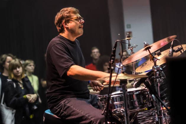 Konzert von Fee Aviv Dubois, Ralph Heidel, Izzy Ment, Shanice Ruby Bennett und Andi Haberl, Silent Green POP-Kultur Festival 26 Fee Aviv Dubois, Ralph Heidel, Izzy Ment, Shanice Ruby Bennett und Andi Haberl