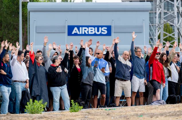 Third day of the indefinite strike by Airbus workers at the Getafe plant in Madrid. Several people on the third day of the indefinite strike by Airbus employees, on August 27, 2026, in Getafe, Madrid, Spain. Approximately 14,000 Airbus workers in Spain have been called upon since Tuesday to join an indefinite strike at the multinational’s six plants in the country to demand better wages and working conditions. The Airbus plant in Getafe is the group’s largest in Spain, with around 9,000 employees. AUGUST 27, 2026 Getafe, Madrid Getafe, Madrid, Spain  Copyright: xAlbertoxOrtegax 7733899