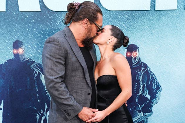 Los Angeles Premiere Of A24 s Onslaught LOS ANGELES, CALIFORNIA, USA - AUGUST 26: Jason Momoa and girlfriend Adria Arjona arrive at the Los Angeles Premiere Of A24 s Onslaught held at Regal LA Live on August 26, 2026 in Los Angeles, California, United States. Los Angeles Regal LA Live California United States Copyright: xXavierxCollin ImagexPressxAgencyx