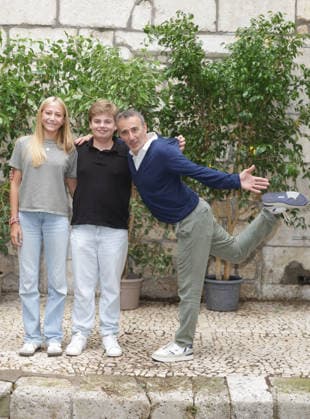 Antoinette Rougier, Charlie Garnier Naslin, and Elie Semoun at the photocall for the film *Ducobu and the Ghost of Saint Potache* during the 19th edition of the Angoulême Francophone Film Festival, France, August 27, 2026 Coadic Guirec Bestimage Ducobu and the Ghost of Saint Potache photocall during Day Four of the 19th Angoulême French-Language Film Festival on August 27, 2026 in Angoulême, France Angoulême France  Copyright: xCOADICxGUIRECx xBESTIMAGExCOADICxGUIRECx xBESTIMAGEx