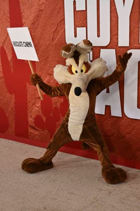 Wile E. Coyote bei der Premiere des Kinofilms Coyote vs. Acme im Fox Village Theater. Los Angeles, 26.08.2026