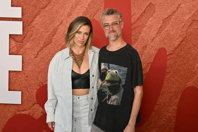 Natasha Halevi mit Ehemann Sean Gunn bei der Premiere des Kinofilms Coyote vs. Acme im Fox Village Theater. Los Angeles, 26.08.2026