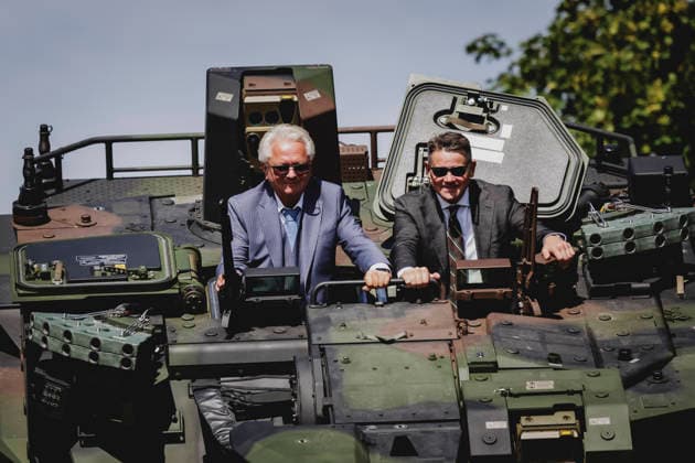 (L-R) Armin Papperger, Vorstandsvorsitzender von Rheinmetall, und Boris Rhein, Ministerpraesident von Hessen, aufgenommen im Rahmen einer Fahrt in einem Boxer bei einem Werksbesuch von RheinMetall in Kassel, 27.08.2026. Kassel Deutschland *** L R Armin Papperger, CEO of Rheinmetall, and Boris Rhein, Minister President of Hesse, photographed while riding in a Boxer during a tour of the Rheinmetall plant in Kassel, August 27, 2026, Kassel, Germany Copyright: xFlorianxGaertnerx