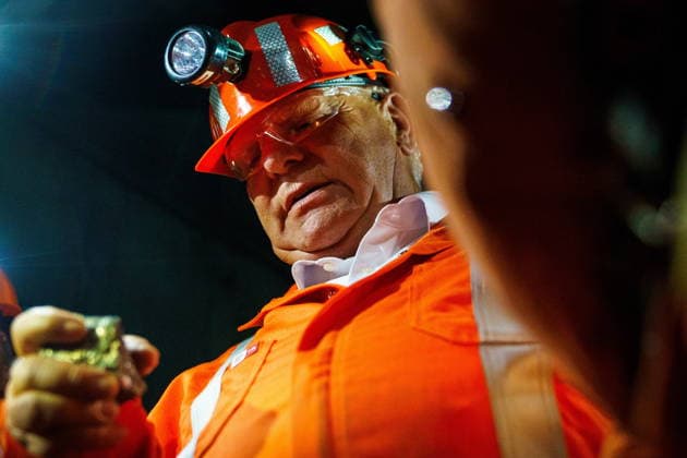 August 27, 2026, Sudbury, On, Canada: Ontario Premier Doug Ford inspects a piece of ore given to him during a tour of the Glencore Onaping Depth Project in Sudbury, Ont., on Thursday, Aug. 27, 2026. Sudbury Canada  - ZUMAc35_ 20260827_zaf_c35_036 Copyright: xKeitoxNewmanx