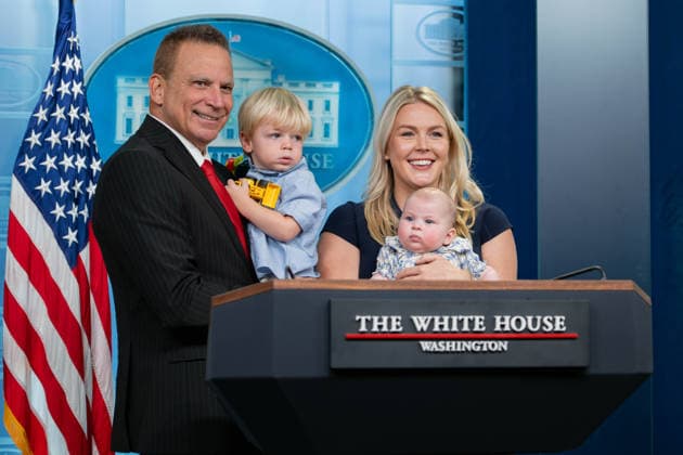 August 27, 2026, Washington, District Of Columbia, United States: White House Press Secretary KAROLINE LEAVITT poses for a family photo with her husband, NICHOLAS RICCIO, and their two children at the White House press briefing room podium during her final day serving as White House press secretary. Washington United States  - ZUMAk206 20260827_znp_k206_003 Copyright: xMattxKaminskyx