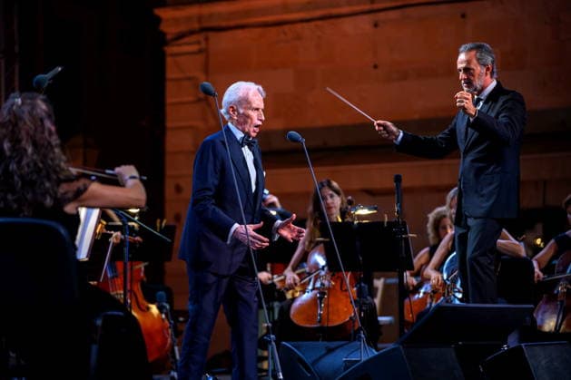 Arts, Musik, Jose Carreras Auftritt in Dubrovnik Dubrovnik, Croatia, 270826. The famous Spanish tenor Jose Carreras held a concert in front of the Dubrovnik Cathedral, where he was joined by soprano Dusica Bijelic, and musical accompaniment was provided by the Dubrovnik Symphony Orchestra under the direction of the conductor David Gimenez, Carreras long-time collaborator. Photo: Tonci Plazibat CROPIX Dubrovnik Croatia Copyright: xxToncixPlazibatx jose_carreras27-270826